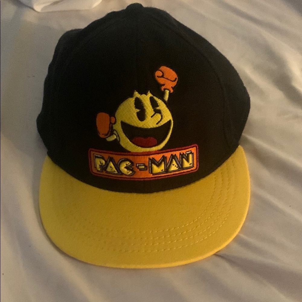 Pac-Man Black and Yellow Fitted Baseball Cap SZ Medium fits 7 1/4 to 7 1/2 😍
